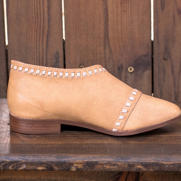 Cutout Stitched Slide - Picture 3 of 6